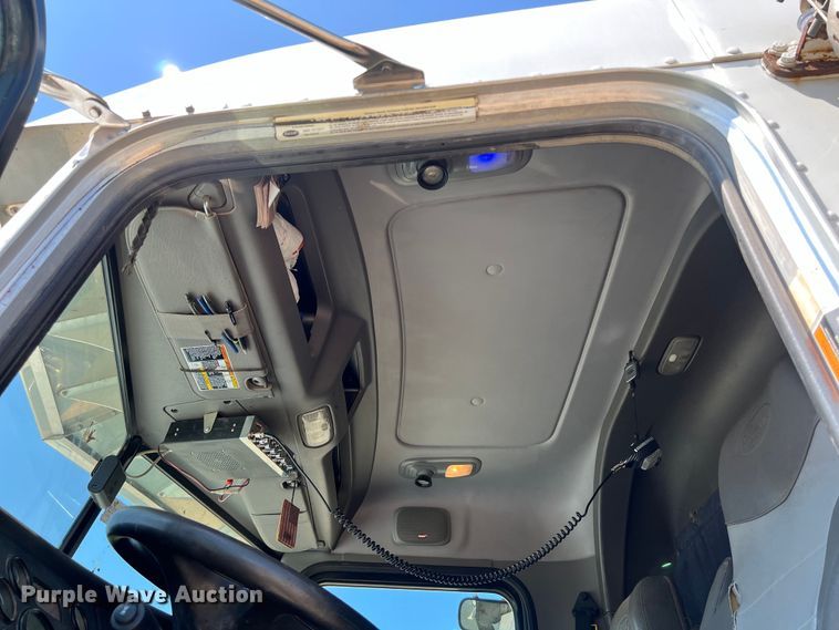 image for item LU9914 2018 Peterbilt 389 semi truck