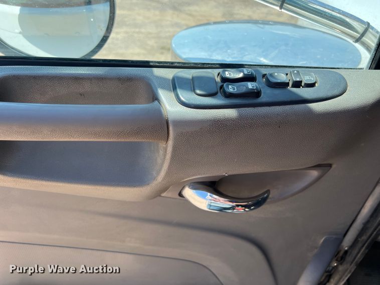 image for item LU9914 2018 Peterbilt 389 semi truck