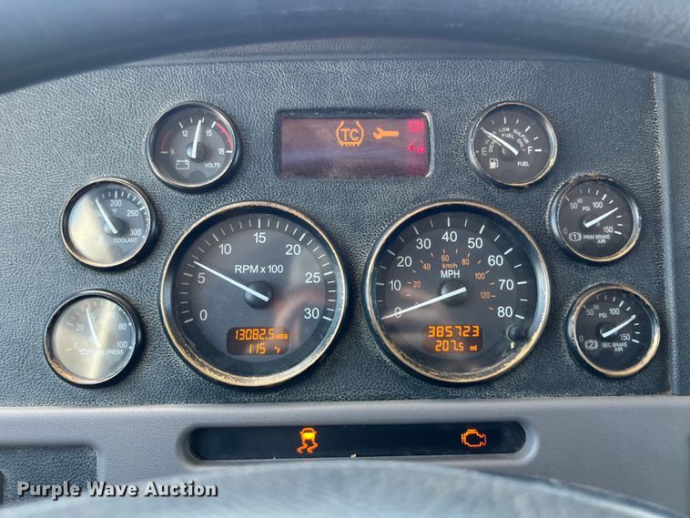 image for item LU9914 2018 Peterbilt 389 semi truck