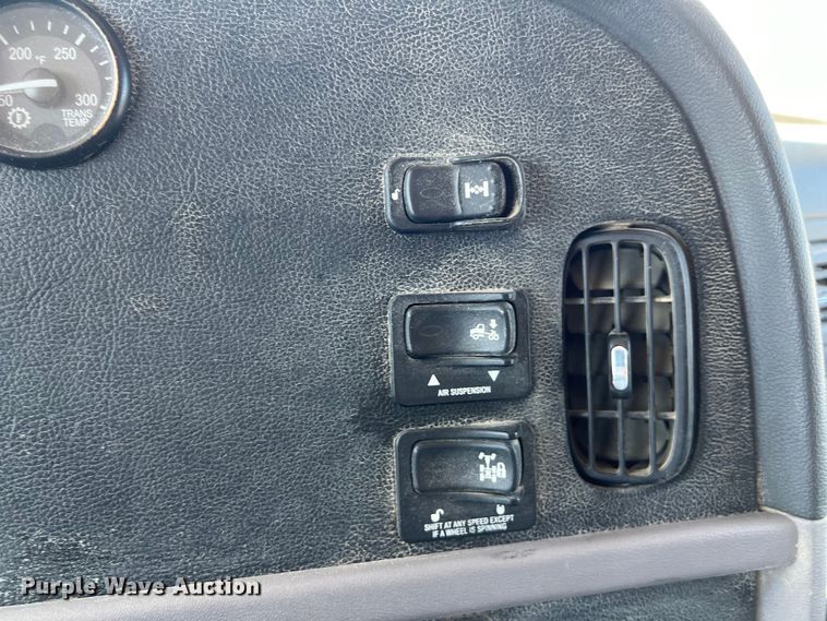 image for item LU9914 2018 Peterbilt 389 semi truck