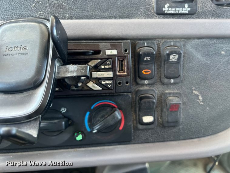 image for item LU9914 2018 Peterbilt 389 semi truck