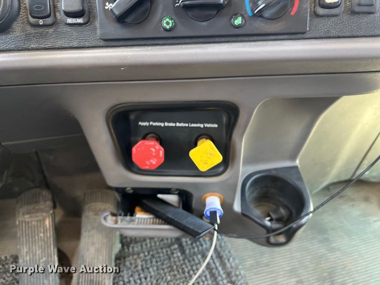 image for item LU9914 2018 Peterbilt 389 semi truck