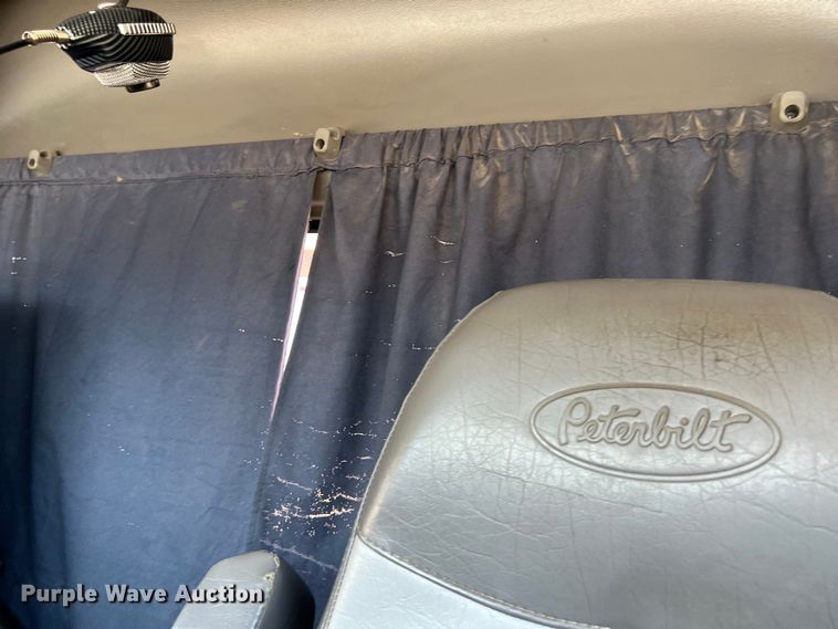 image for item LU9914 2018 Peterbilt 389 semi truck