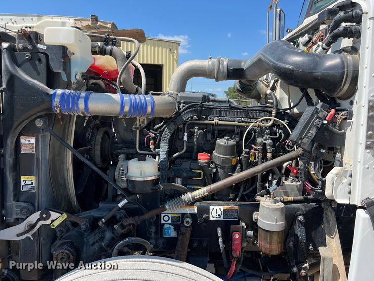 image for item LU9914 2018 Peterbilt 389 semi truck