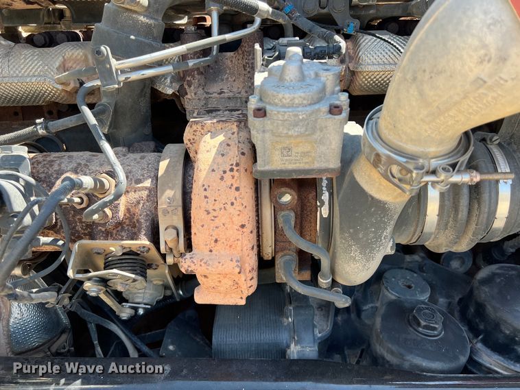 image for item LU9914 2018 Peterbilt 389 semi truck