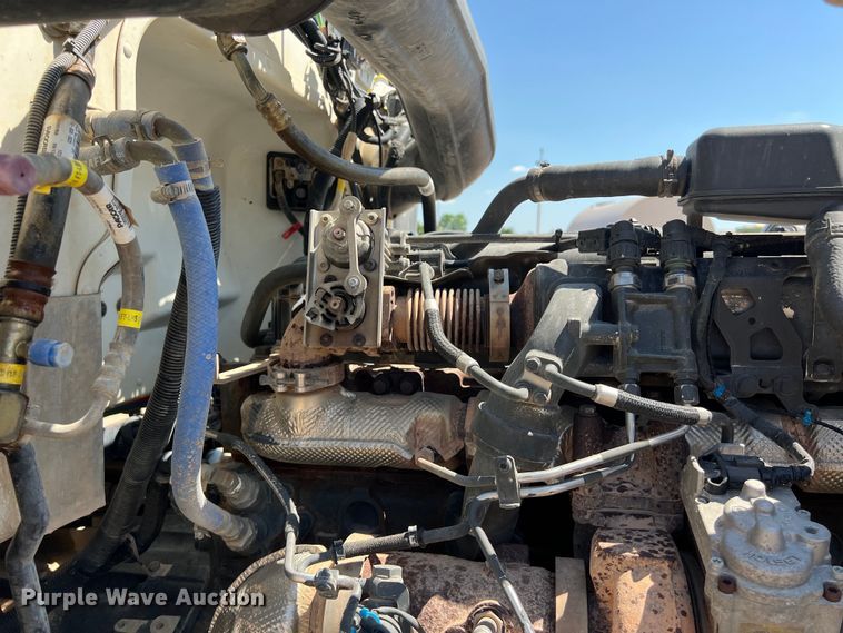 image for item LU9914 2018 Peterbilt 389 semi truck