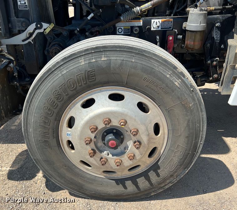 image for item LU9914 2018 Peterbilt 389 semi truck