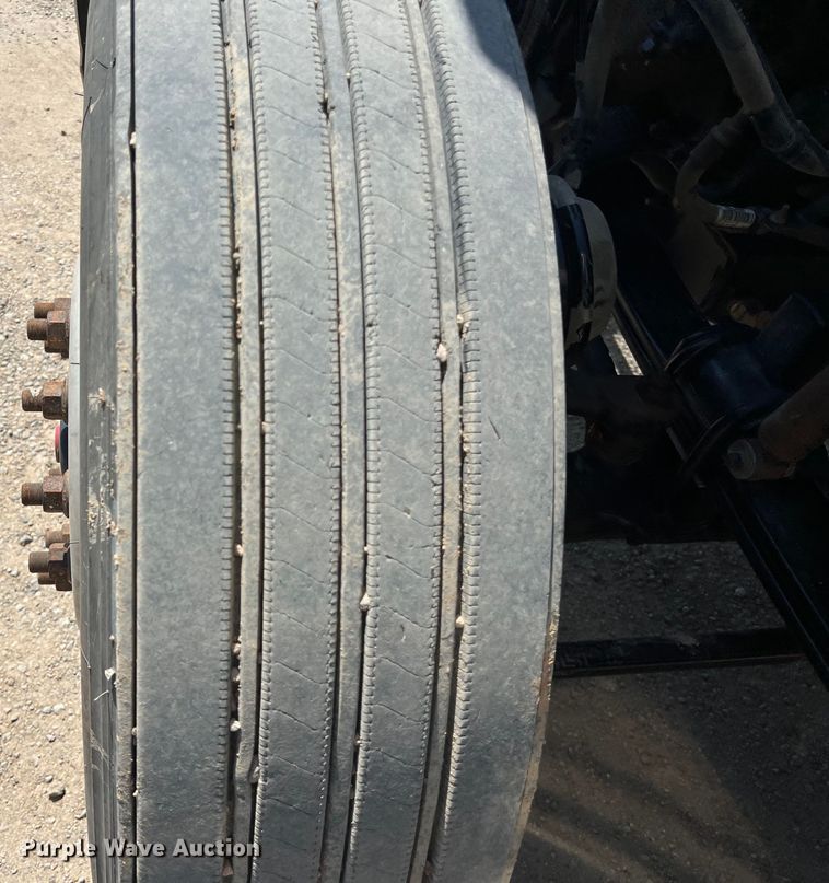 image for item LU9914 2018 Peterbilt 389 semi truck