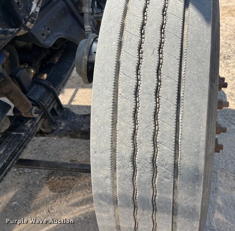 image for item LU9914 2018 Peterbilt 389 semi truck