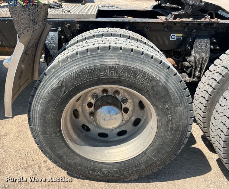 image for item LU9914 2018 Peterbilt 389 semi truck