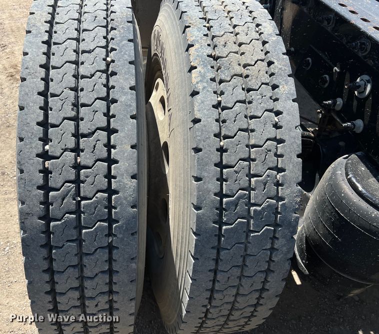 image for item LU9914 2018 Peterbilt 389 semi truck