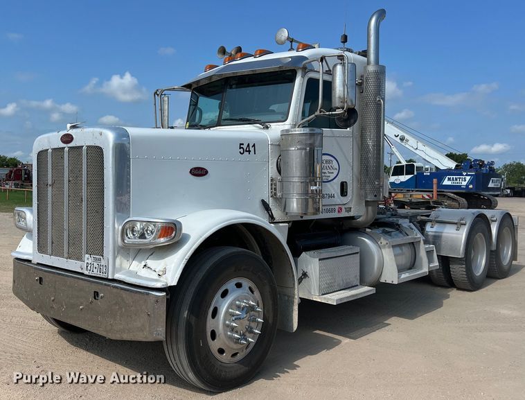image for item LU9920 2018 Peterbilt 389 semi truck