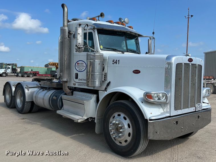 image for item LU9920 2018 Peterbilt 389 semi truck