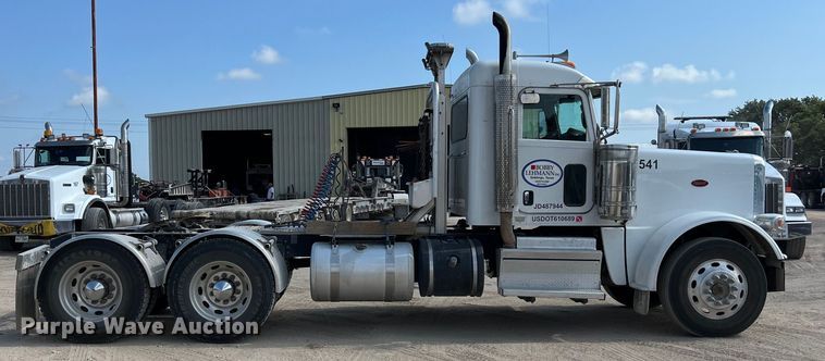 image for item LU9920 2018 Peterbilt 389 semi truck