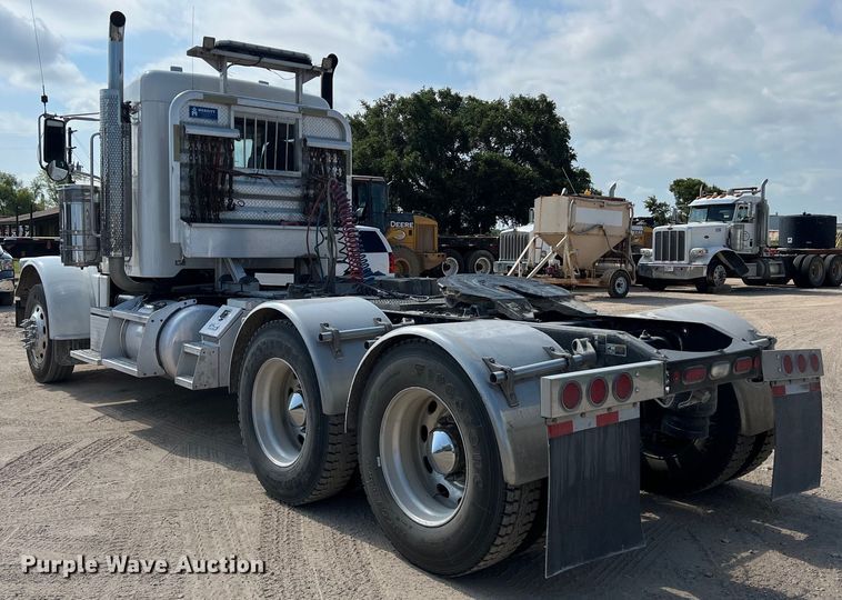 image for item LU9920 2018 Peterbilt 389 semi truck