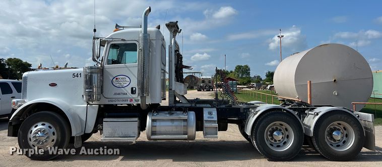 image for item LU9920 2018 Peterbilt 389 semi truck