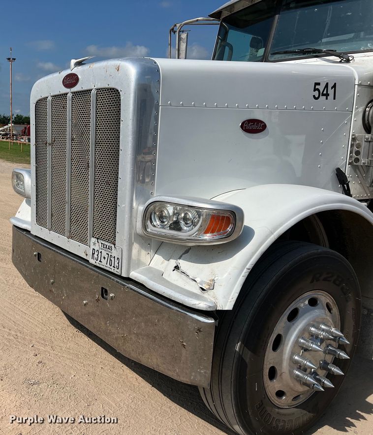 image for item LU9920 2018 Peterbilt 389 semi truck