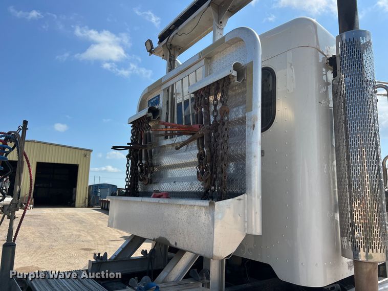 image for item LU9920 2018 Peterbilt 389 semi truck