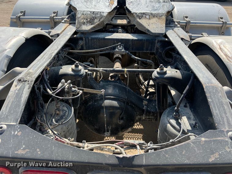 image for item LU9920 2018 Peterbilt 389 semi truck