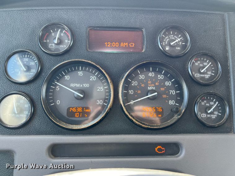 image for item LU9920 2018 Peterbilt 389 semi truck