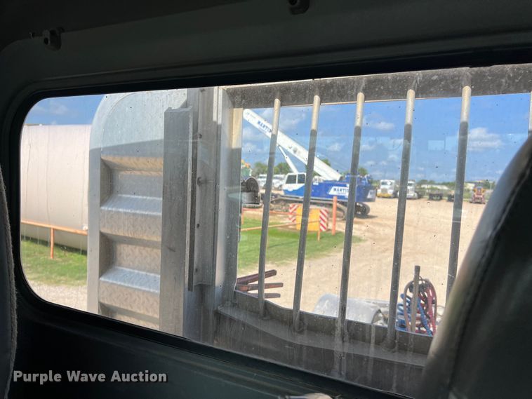 image for item LU9920 2018 Peterbilt 389 semi truck