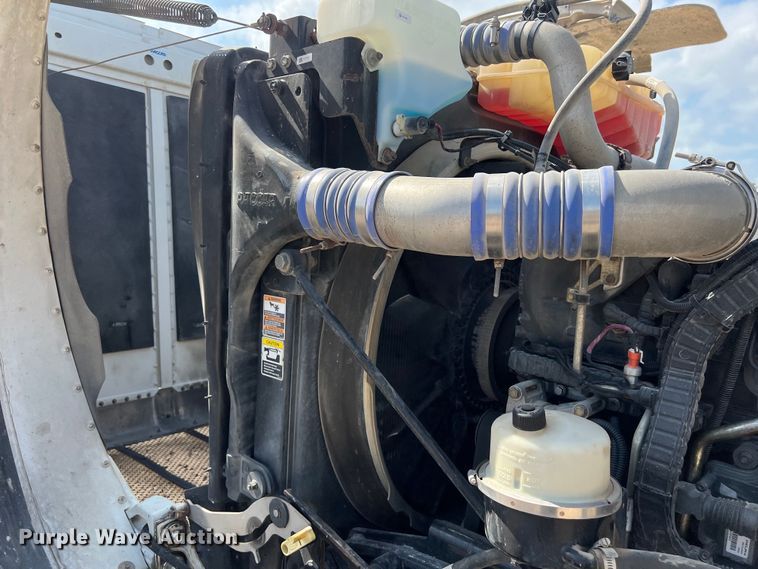 image for item LU9920 2018 Peterbilt 389 semi truck