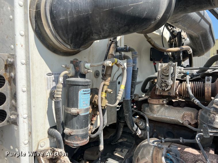 image for item LU9920 2018 Peterbilt 389 semi truck