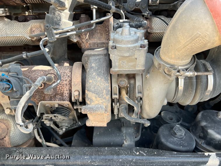 image for item LU9920 2018 Peterbilt 389 semi truck