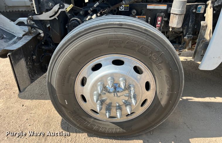 image for item LU9920 2018 Peterbilt 389 semi truck