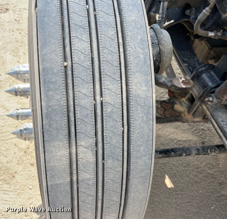 image for item LU9920 2018 Peterbilt 389 semi truck