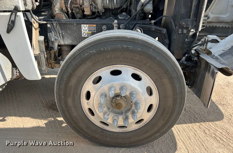 image for item LU9920 2018 Peterbilt 389 semi truck