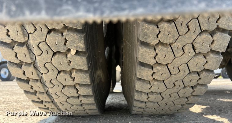 image for item LU9920 2018 Peterbilt 389 semi truck