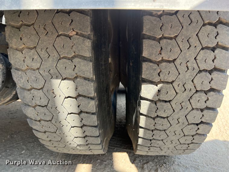 image for item LU9920 2018 Peterbilt 389 semi truck