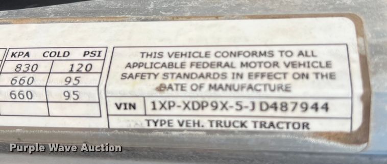 image for item LU9920 2018 Peterbilt 389 semi truck