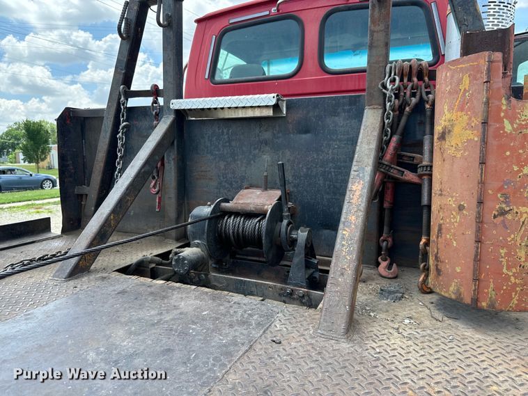 image for item MU9836 2007 Sterling  L-Line rollback truck