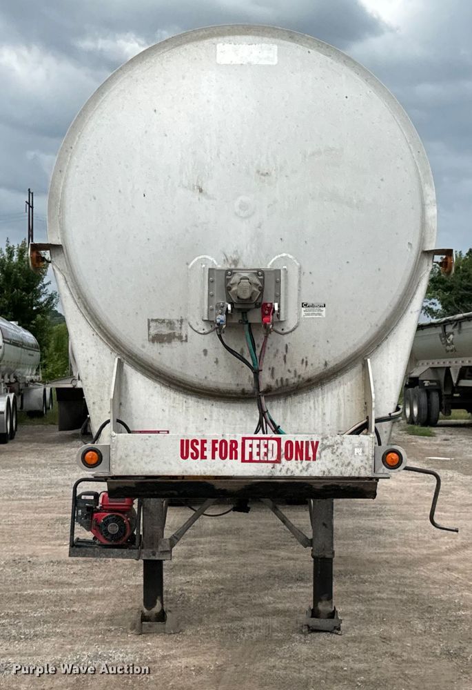 image for item ND9351 2006 Polar tank trailer