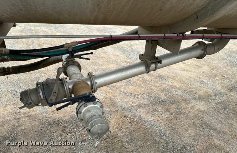 image for item ND9351 2006 Polar tank trailer