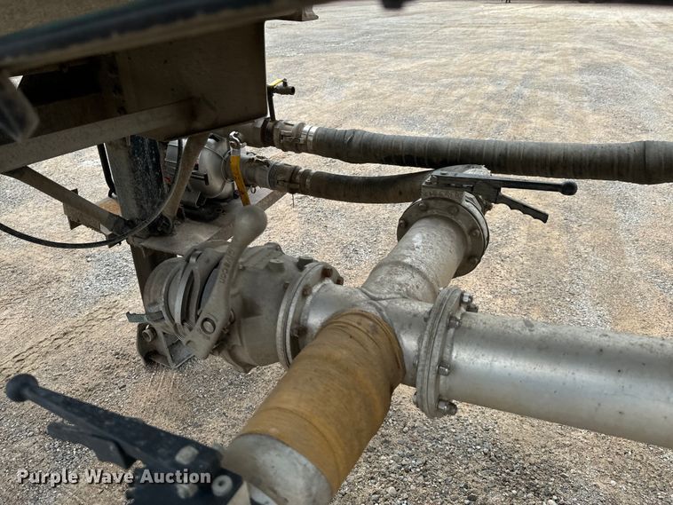 image for item ND9351 2006 Polar tank trailer