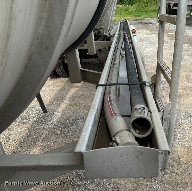 image for item ND9351 2006 Polar tank trailer