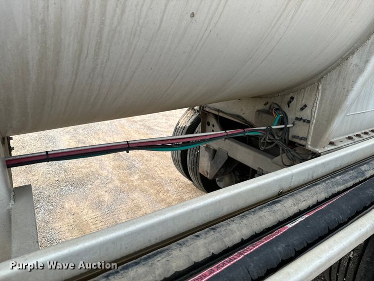 image for item ND9351 2006 Polar tank trailer