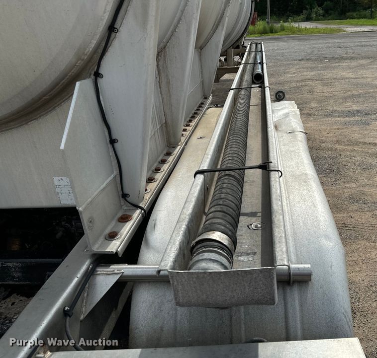 image for item ND9351 2006 Polar tank trailer