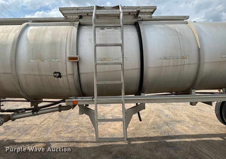 image for item ND9351 2006 Polar tank trailer