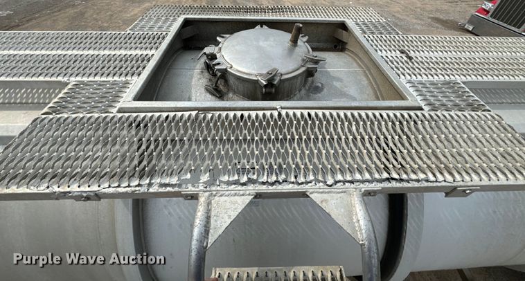 image for item ND9351 2006 Polar tank trailer