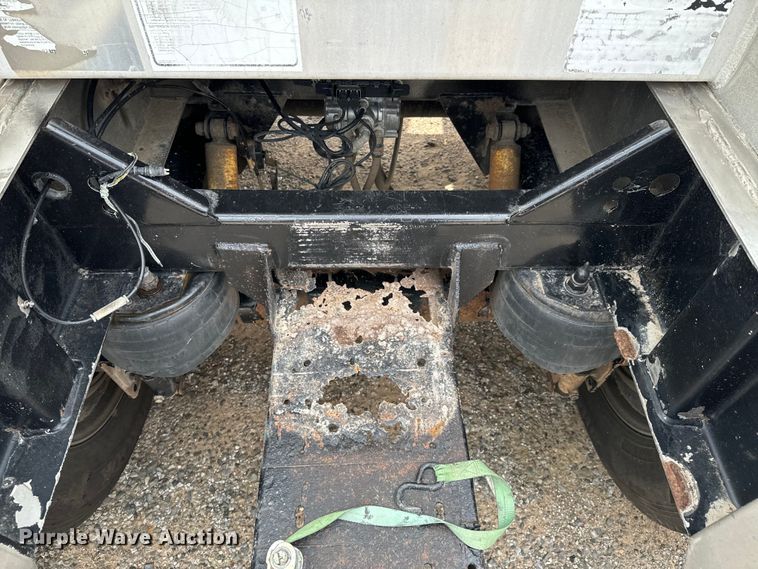 image for item ND9351 2006 Polar tank trailer