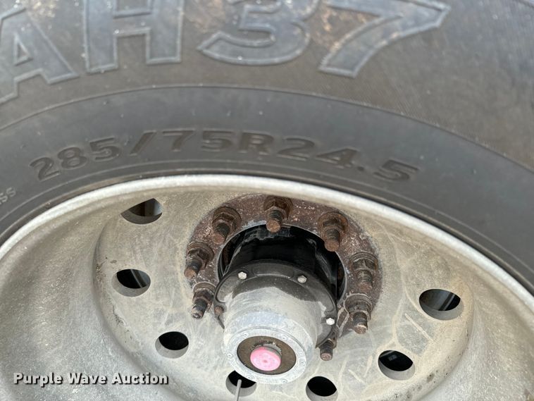 image for item ND9351 2006 Polar tank trailer