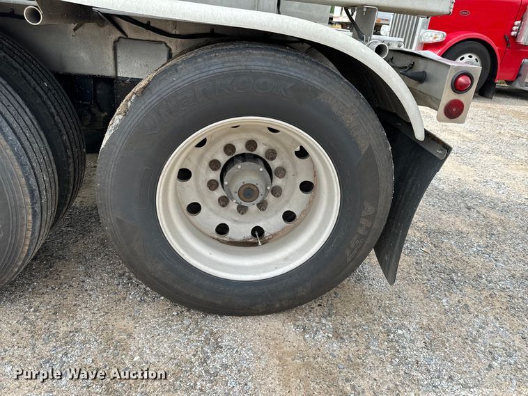 image for item ND9351 2006 Polar tank trailer