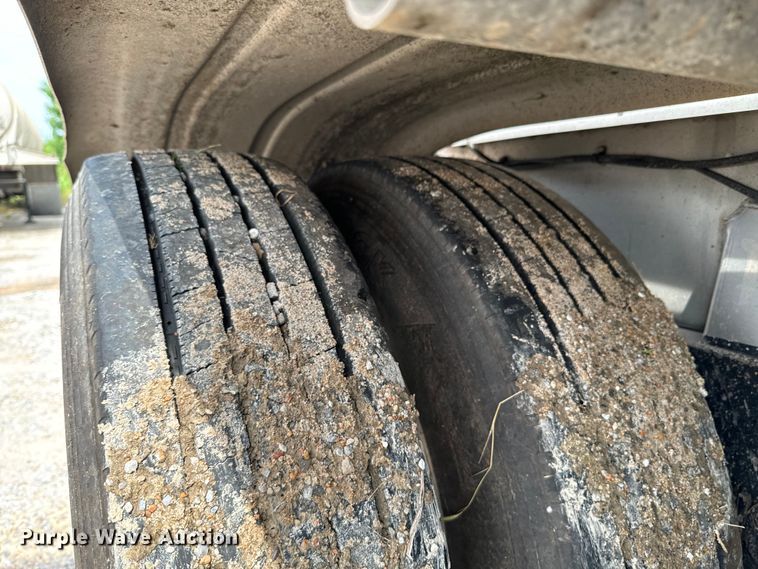 image for item ND9351 2006 Polar tank trailer