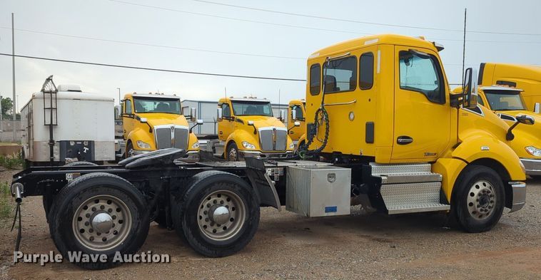 image for item NG9824 2022 Kenworth  T680 semi truck