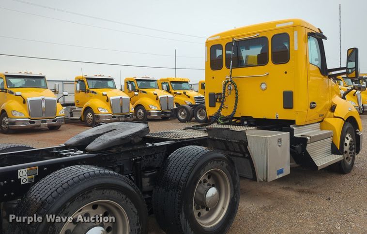 image for item NG9824 2022 Kenworth  T680 semi truck