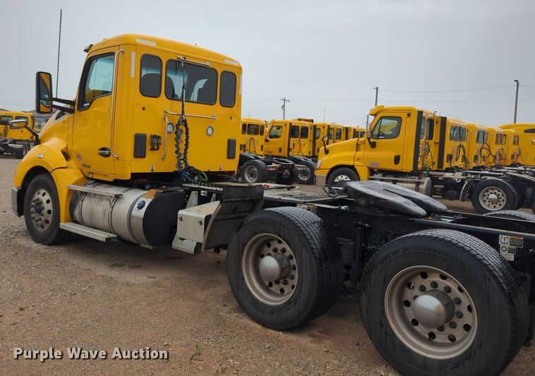 image for item NG9824 2022 Kenworth  T680 semi truck